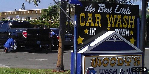 Woody's Wash & Wax