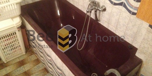 BEE AT HOME real estate group 