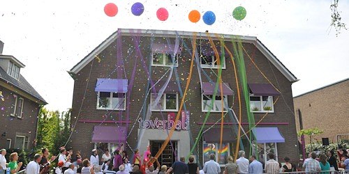 Toverbaltheater - Beneden Leeuwen