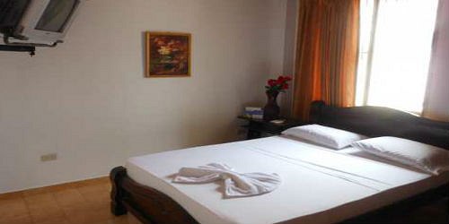 HOTEL PUERTA DEL OESTE