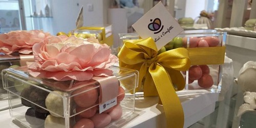 FELICI E CONFETTI