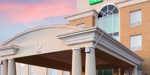 Holiday Inn Express Inn and Suites Sherman