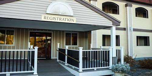 All Seasons Inn & Suites
