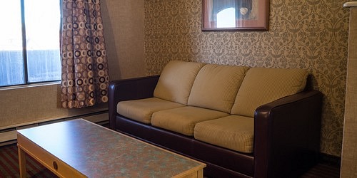 All Seasons Inn & Suites