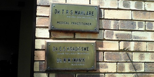 DR TRS MAHLARE