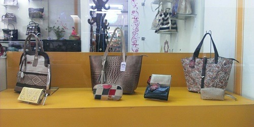 MONICA RIVADENEIRA BOLSOS Y ACCESORIOS CARTERAS CUERO CALI