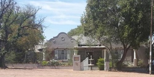 Tandartse Dr Jannie Laubscher & Esti Du Plessis