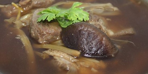 เป็ดย่าง หมูแดง หมูกรอบอร่อย ลิตเติ้ลดั๊กศรีราชา