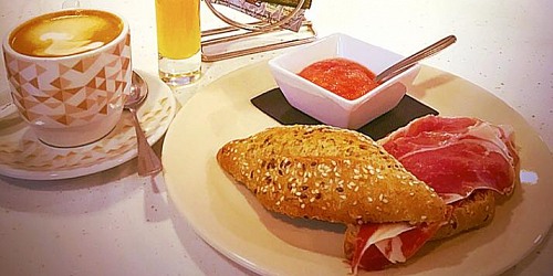CAFÉ OHANA. Bar-Cafetería. Desayunos, Crepes, Gofres...