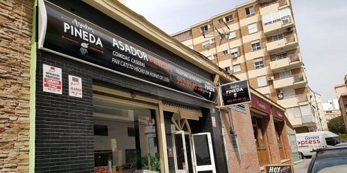 ASADORES  PINEDA. Asador de Pollos. Comida para Llevar.