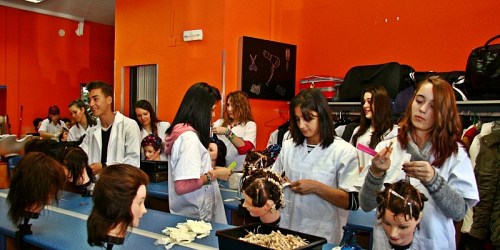 ACADEMIA DE BELLEZA Y PELUQUERIA CAPILL-FRANCE