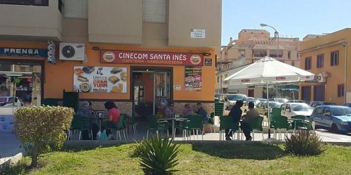 CINECOM SANTA INÉS. Cafetería, Hamburguesería, Pizzería.