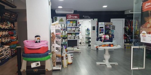 TERRANOVACNC105.  Piensos para Perros y Gatos. Peluquería 