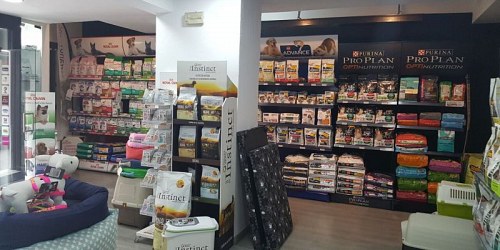 TERRANOVACNC105.  Piensos para Perros y Gatos. Peluquería 