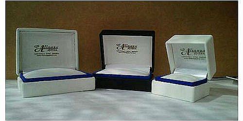 ESTUCHES Y CAJAS