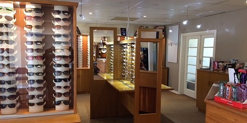 R WALLACE OPTOMETRIST