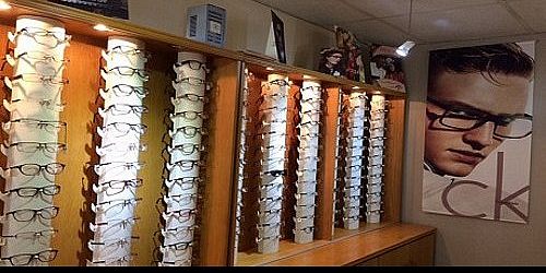 R WALLACE OPTOMETRIST