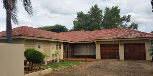 RealNet Properties - Martie Oosthuizen