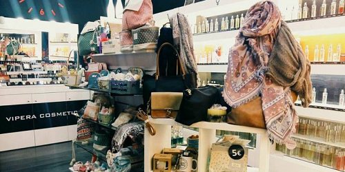 FRAGANCES & COLORS