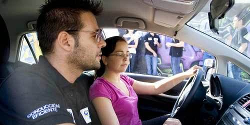 ESCUELA DE AUTOMOVILISMO COLSEGUROS