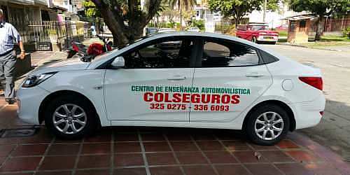 ESCUELA DE AUTOMOVILISMO COLSEGUROS