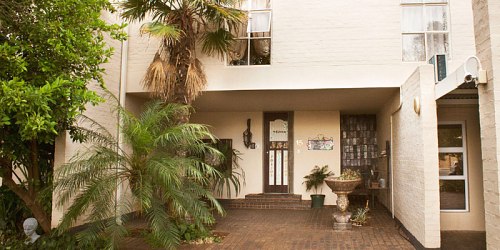Paljas en Kandas Guesthouse / Gastehuis