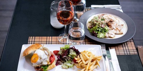 ΑΘΗΝΑΙΑ RESTAURANT CAFE BAR ΚΟΛΩΝΑΚΙ ΑΘΗΝΑ