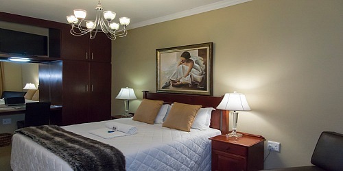 BAYSWATER LODGE