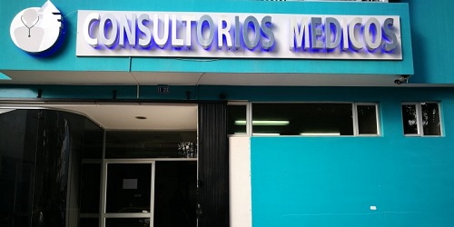 DR. FERNANDO BEJARANO Médico Ginecólogo