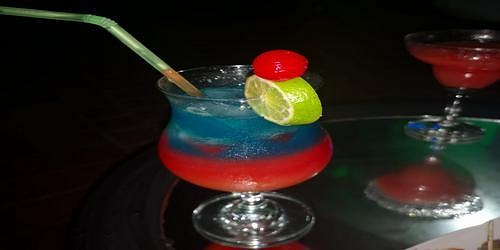 BARTENDER cocktails