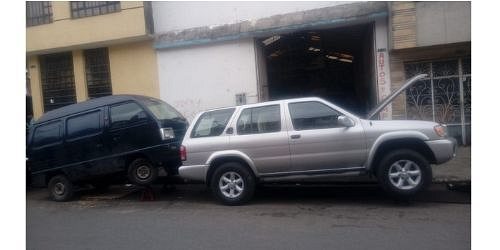 AUTOS Y CAMPEROS 4 X 4